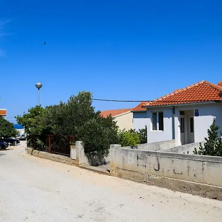 Hvar *
