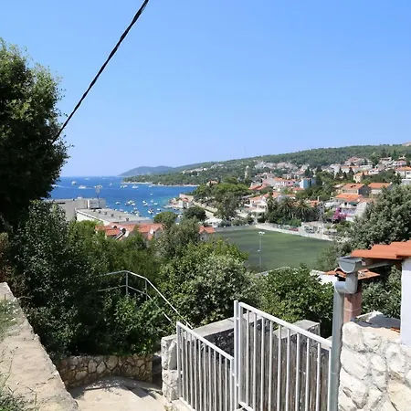 Hvar *