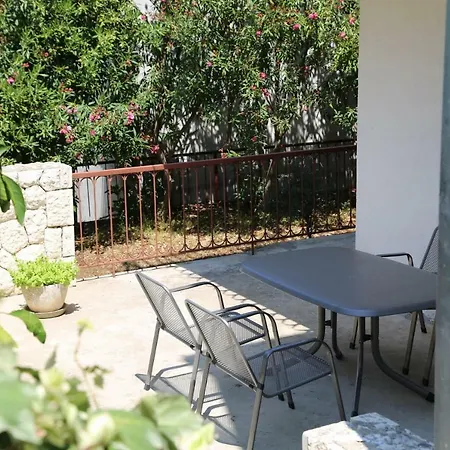 Hvar *